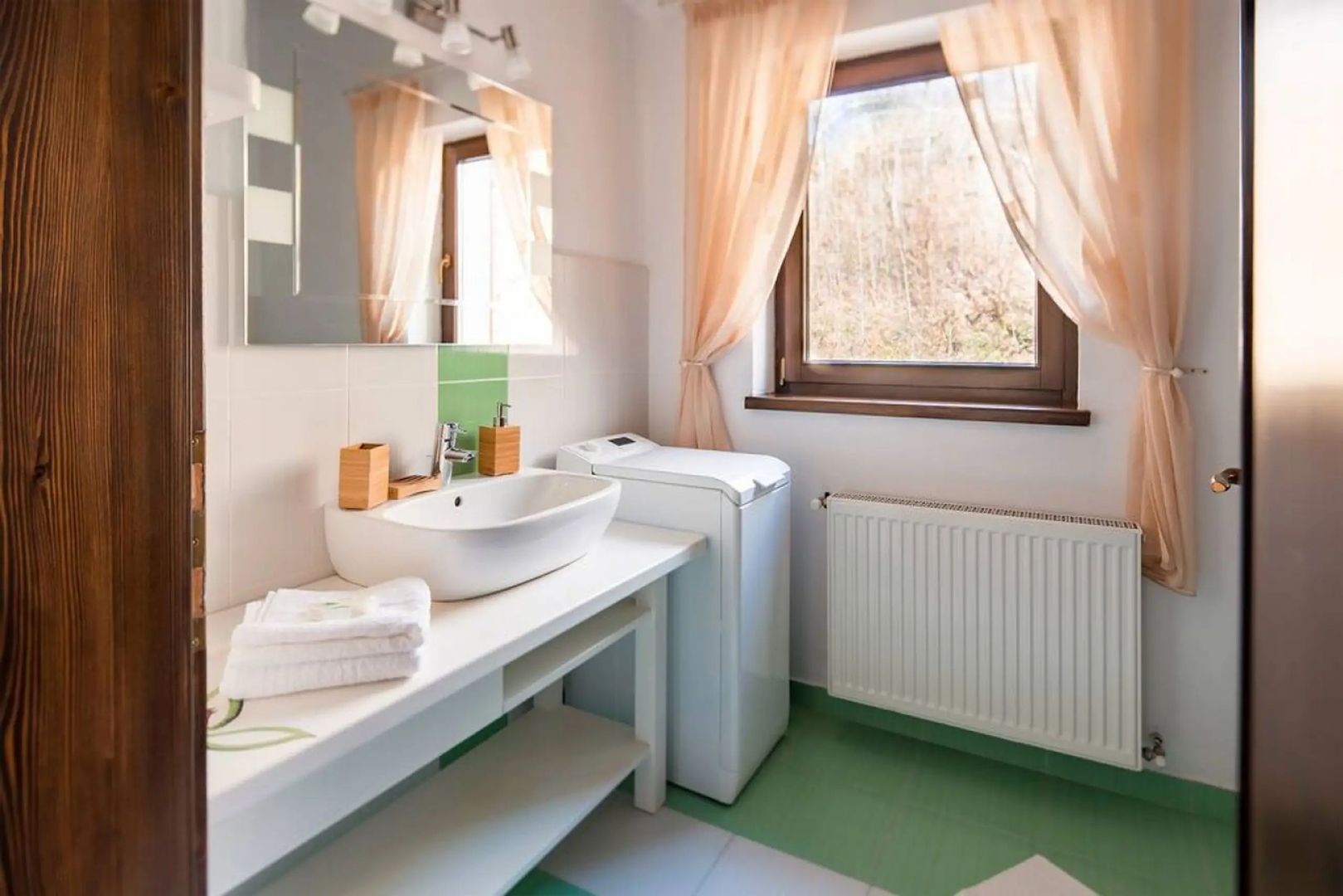 Investitie Valiug lacul Gozna Casa utilata 5 camere parau padure - Poză 17