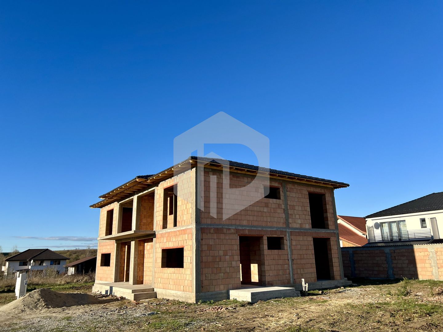 Casa tip Duplex in Selimbar-Calitate garantata-250 mp teren- 120 mpu - Poză 10