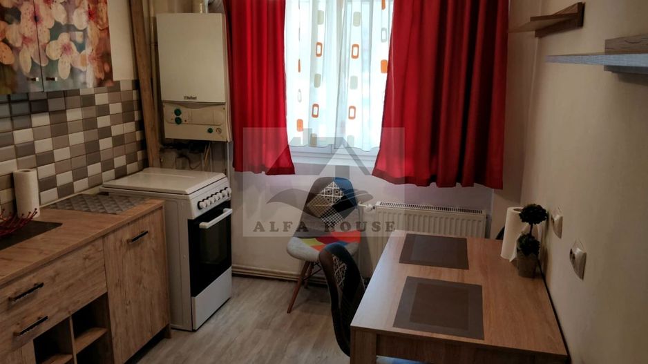 Apartament cu patru camere, zona Florilor-Craiter 80 mp - Poză 4