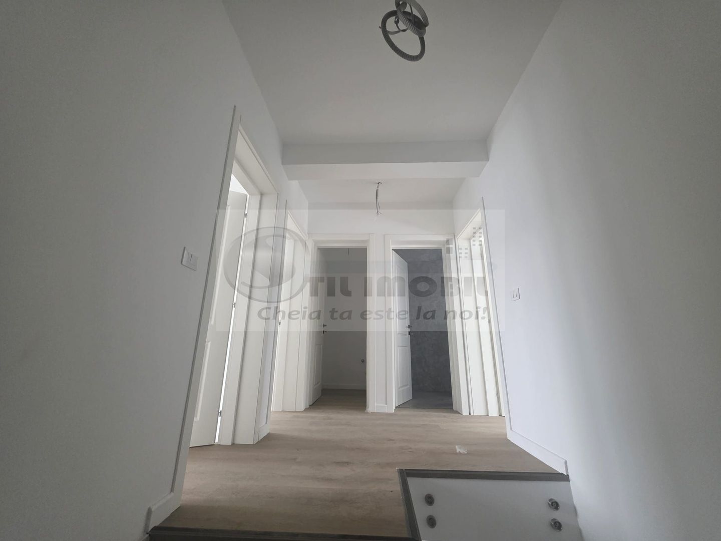 Apartament 4 camere dispus pe 2 niveluri - Poză 3