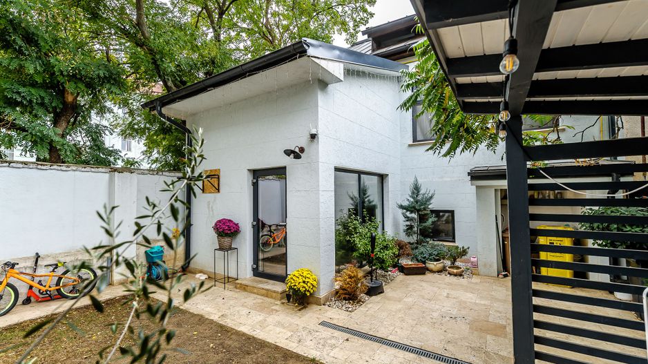 Apartament tip casa, cu gradina proprie, in zona centrala a Aradului - Poză 1