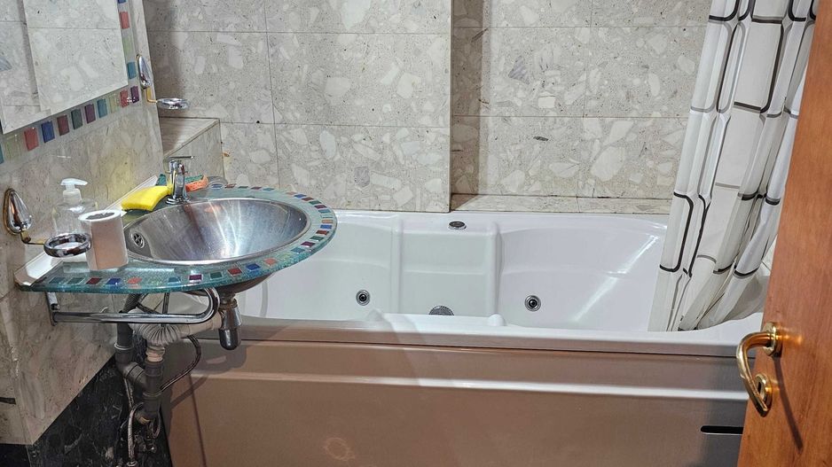 Vanzare Apartament 3 Camere de Prestigiu Stradal  pe Bulevardul Decebal - Poză 8