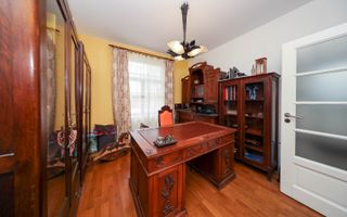 Casă deosebită de vânzare în centrul Brașovului - Poză 11