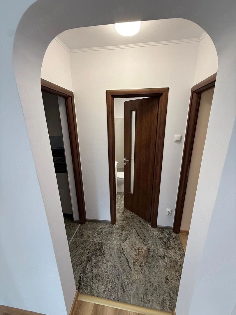 🏢 De Inchiriat: Ap. 3 Camere, Ideal și pentru Birou, Metrou EROII REVOLUTIEI - Poză 1