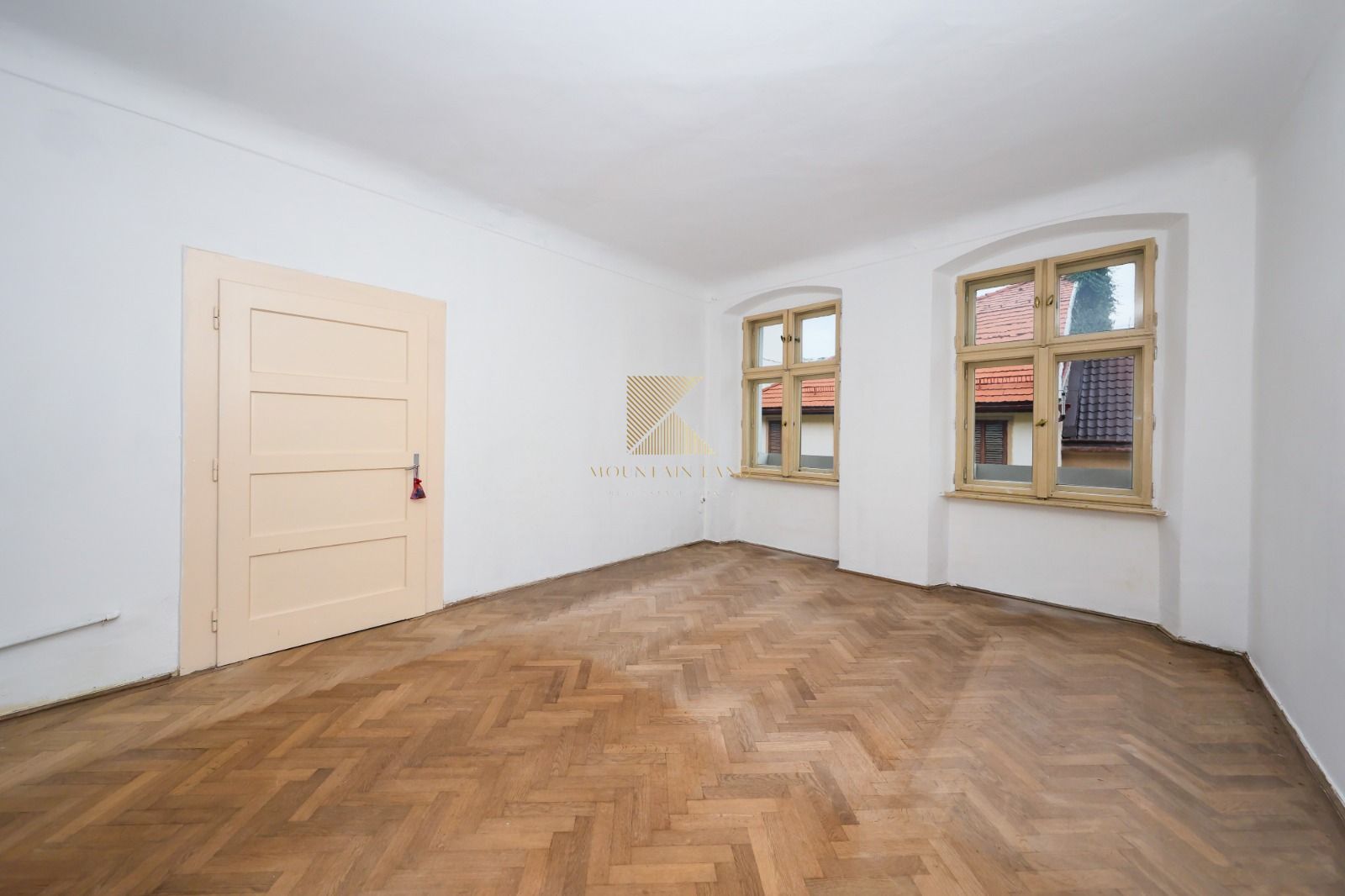 Locație rară în Brașov: ideal pentru regim hotelier sau business - Poză 12