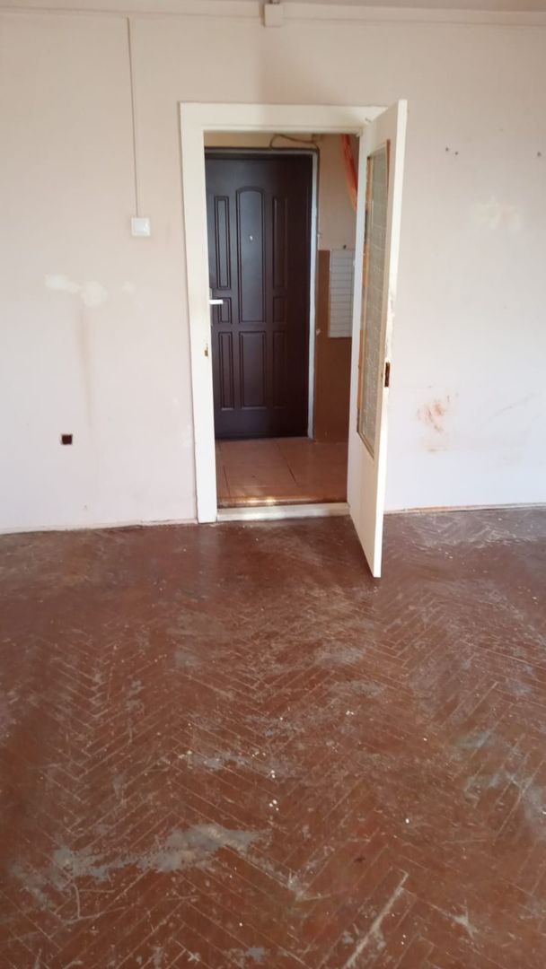 ageuropa.ro vinde garsoniera etaĵ 4 in Micro 15. - Poză 1