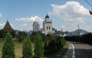 Teren intravilan de 802 mp langa padure. - Poză 1