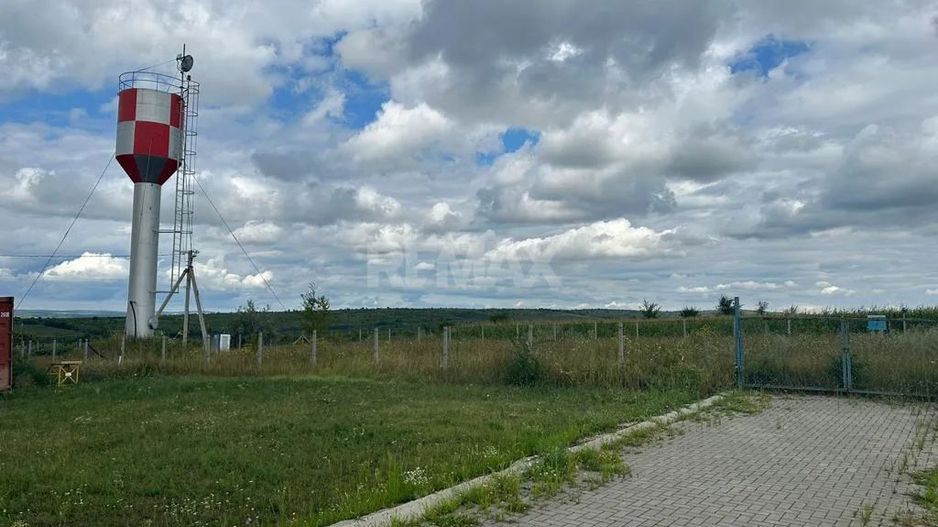 Aerodromul Horesti 24 ha teren + 1400 m2 hangare și 550 m2 cladire administrativa - Poză 9