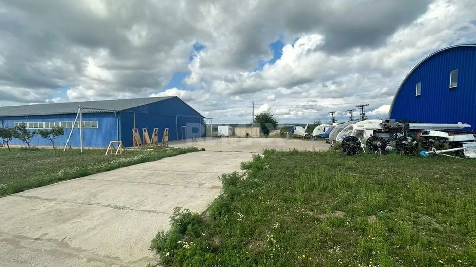 Aerodromul Horesti 24 ha teren + 1400 m2 hangare și 550 m2 cladire administrativa - Poză 7