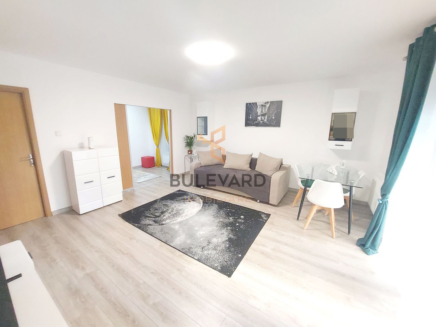 Apartament cu 2 camere,  zona strazii Eroilor! - Poză 1