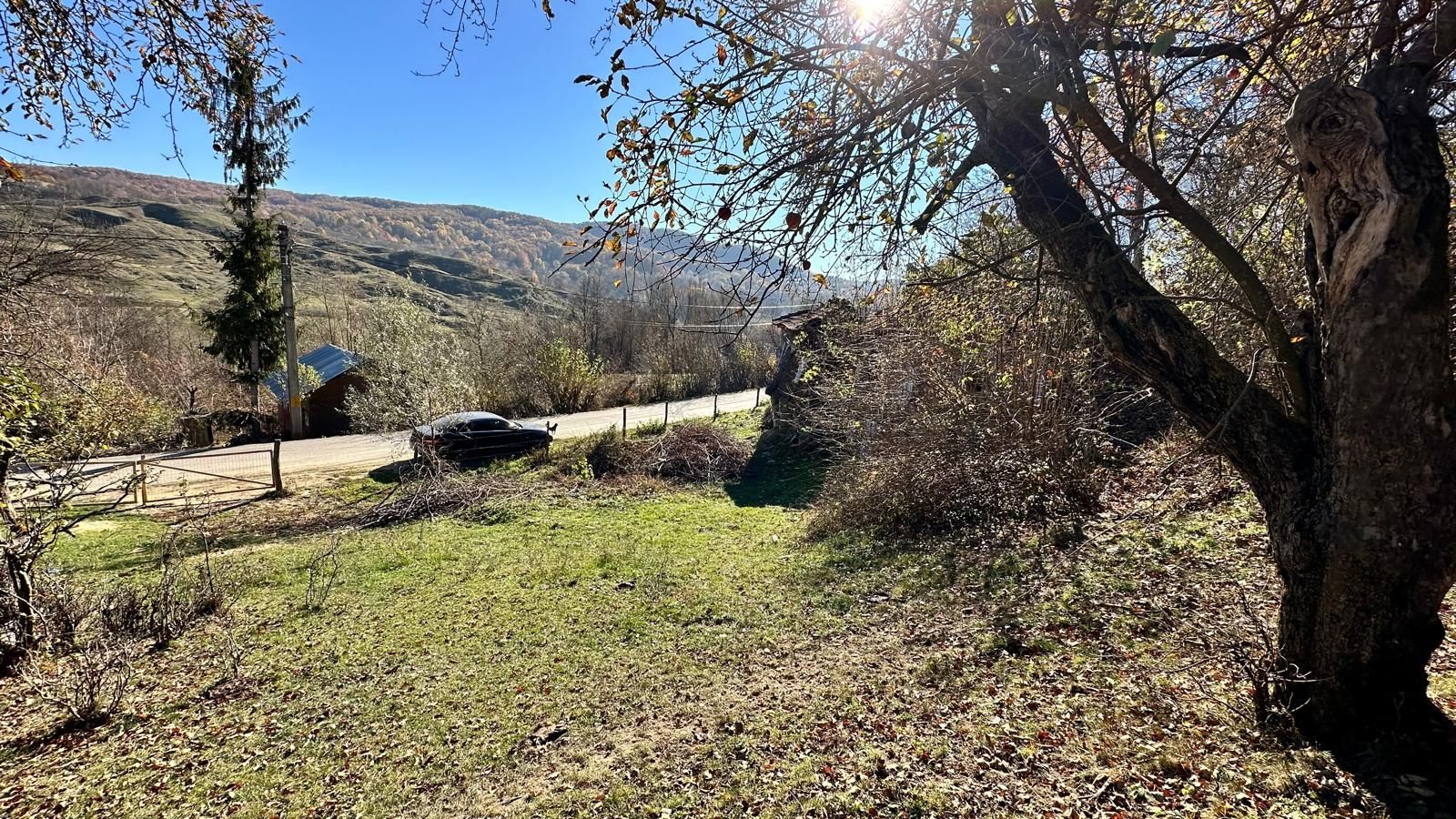 Teren de vanzare, asfalt, utilitati, vedere panoramica, zona montana - Poză 1