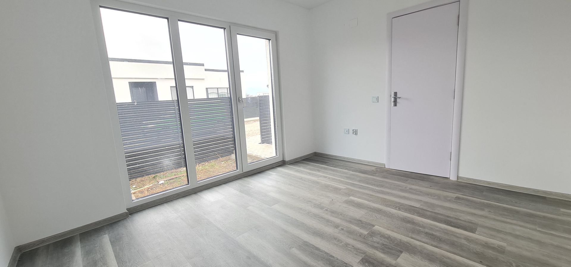 Casa 4 camere un nivel finalizata intabulata cartier Izvor Tarlungeni - Poză 5