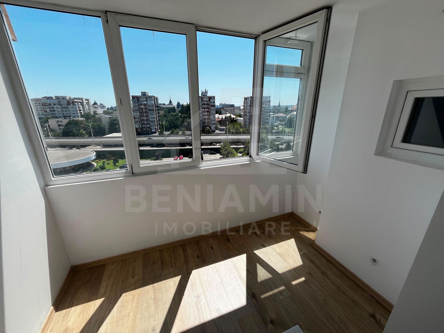 Ramada doua camere ultracentral modern 56mp balcon boxa - Poză 8