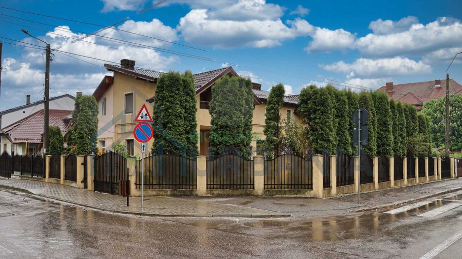 Casă/Vilă Ultracentrală Pașcani – Pe Colț – Ideal Business sau Locuință – Mobilată/Utilată - Poză 1