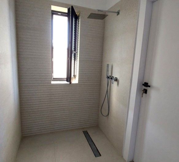 O casa simpla alba dar totusi sofisticata zona Pipera - Poză 32