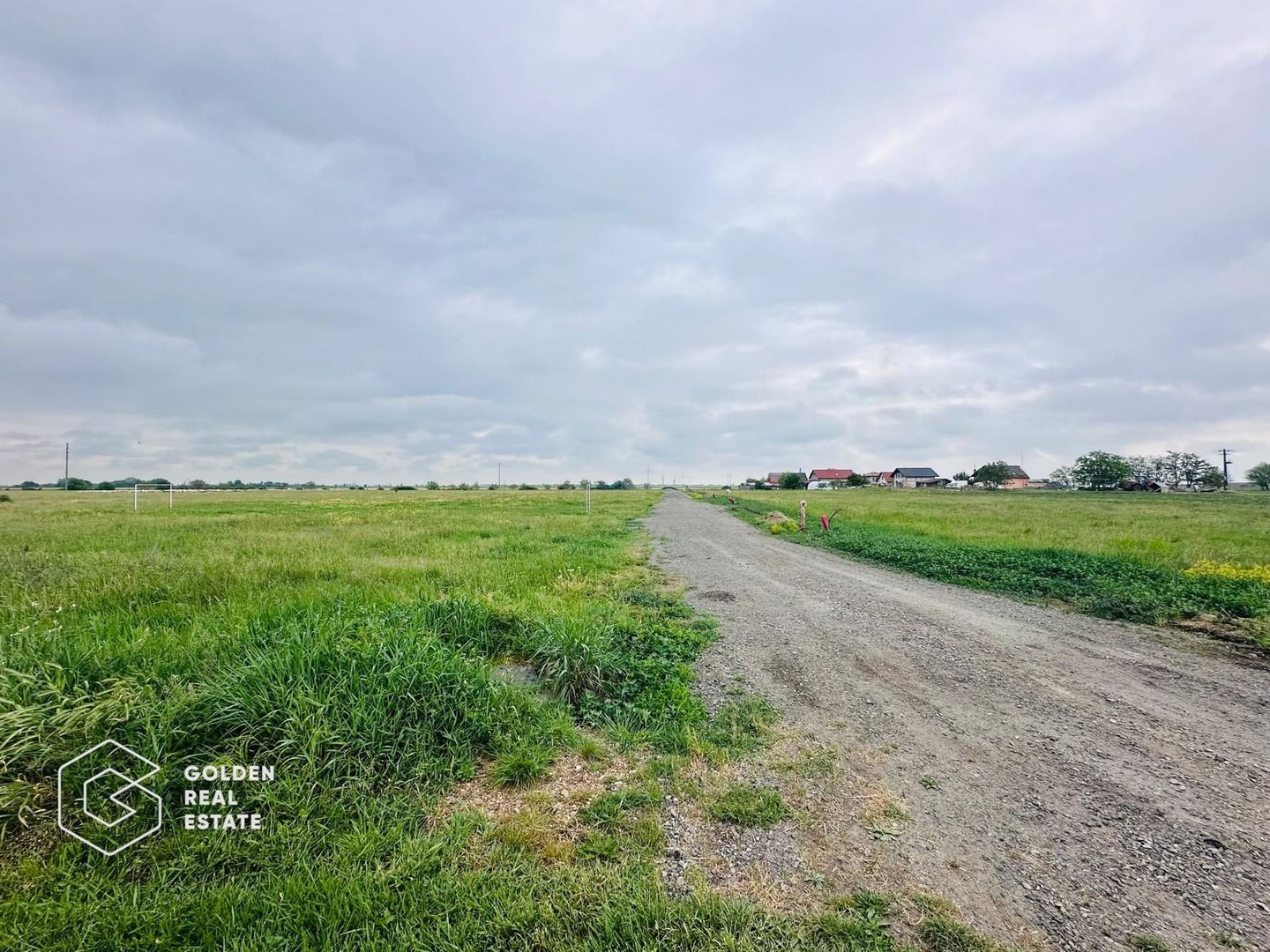 Terenuri cu utilitati, intrare Livada - Poză 2