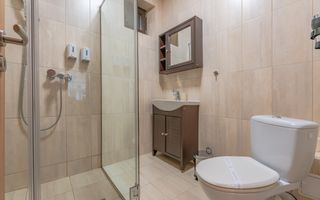 Pensiune Râșnov, 13 camere plus locuință proprietar, zonă Cetate - Poză 45