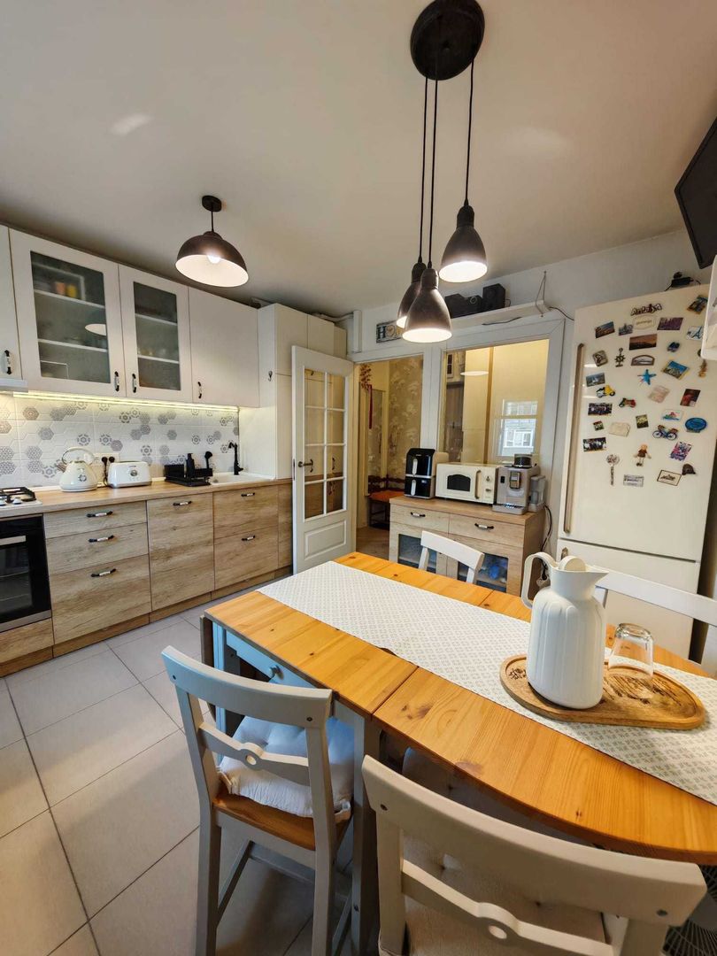 Apartament luminos 2 camere. Zona Tineretului. Cu  Centrala. Loc Parcare. - Poză 1