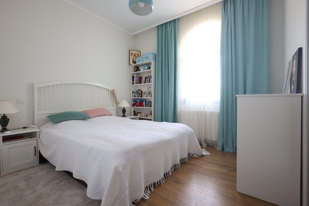 Casa 4 camere, de vanzare 138 mp utili - Poză 12