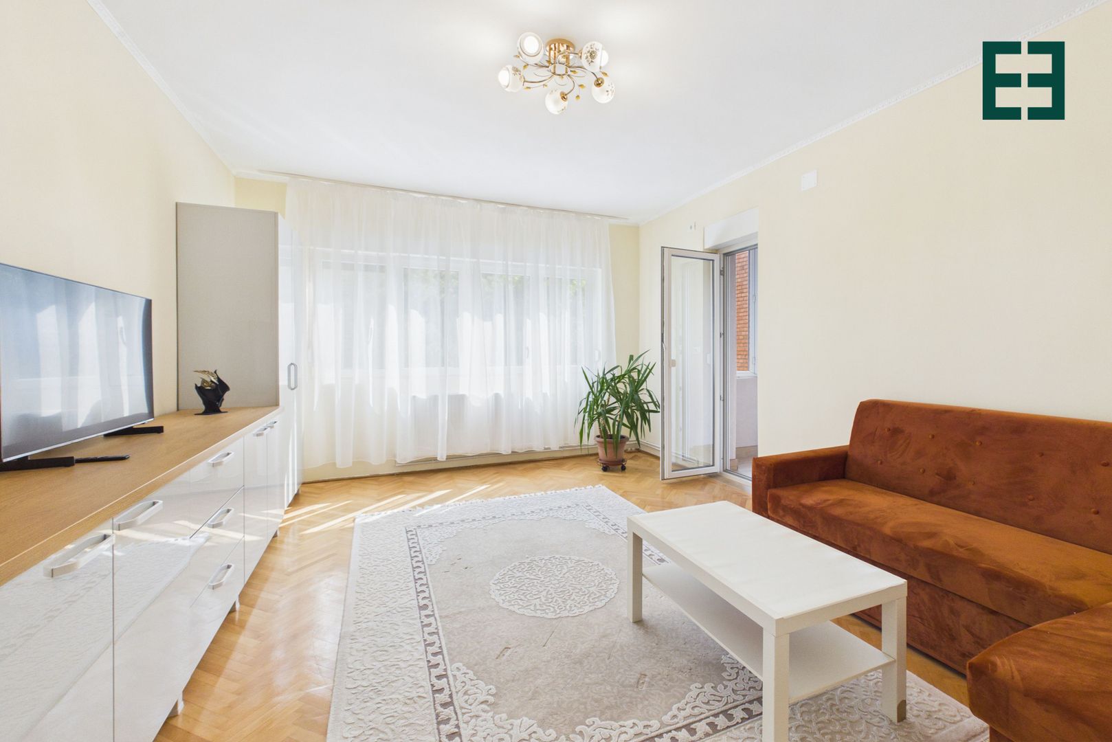 De închiriat - Apartament cu 2 camere -  Zonă Ultracentrală - Arad - Poză 1