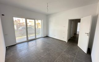 Bloc la asfalt. Decomandat. Etaj 1. Loc de parcare. - Poză 1