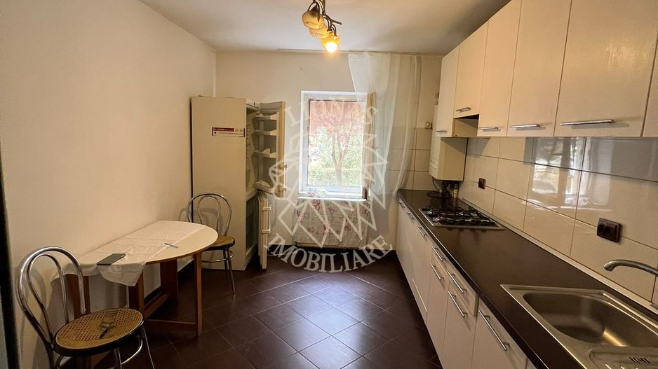 Apartament decomandat 3 camere-parcare-parter-Zona Imparatul Traian - Poză 3