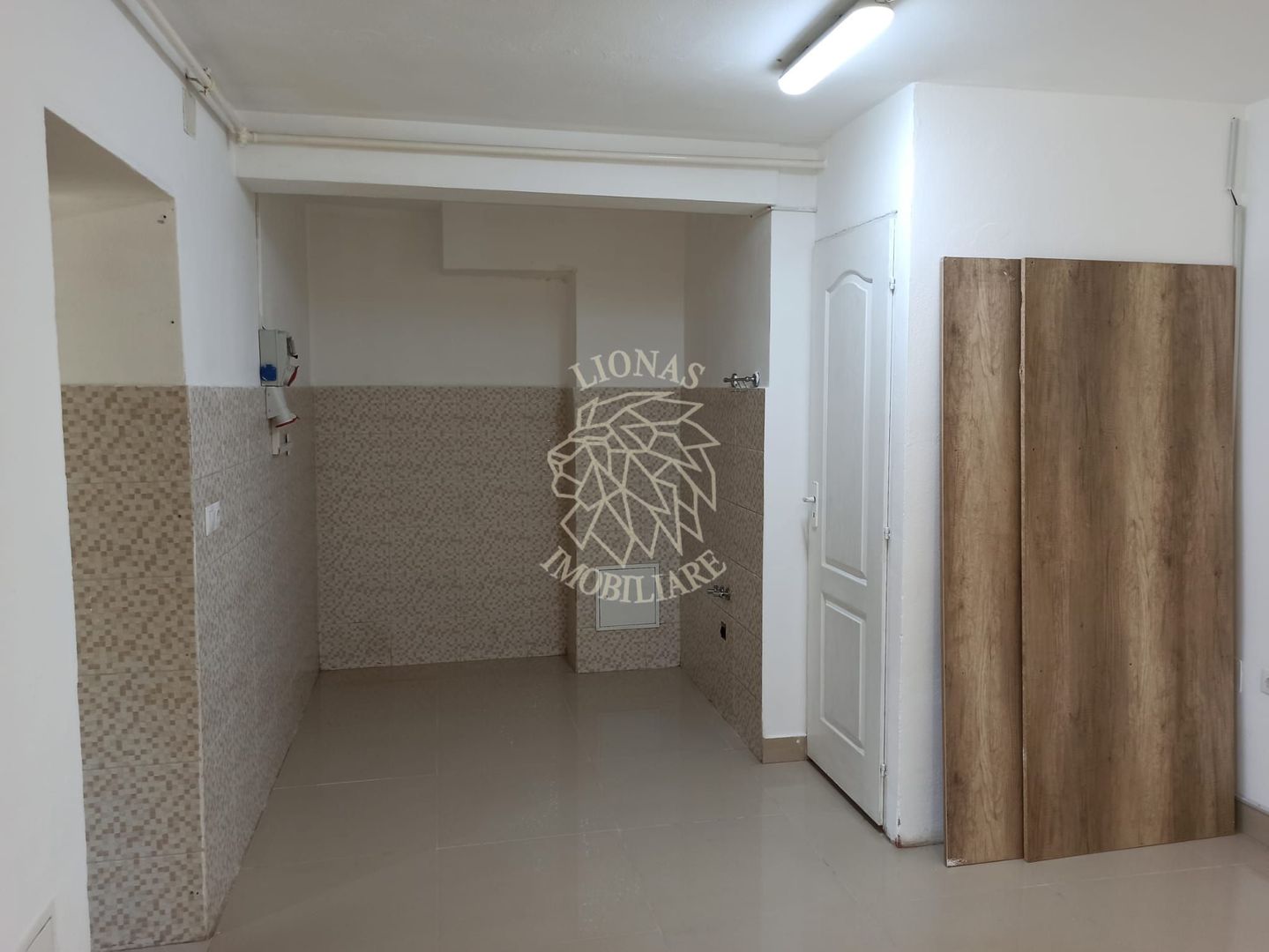 Spatiu Comercial 2 camere 30 mp-vitrina 3 m- Zona Imparatul Traian - Poză 3