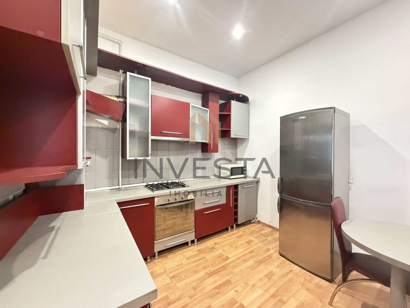Casa cu 4 camere de inchiriat cu 2 locuri de parcare, zona 7 Strazi - Poză 4