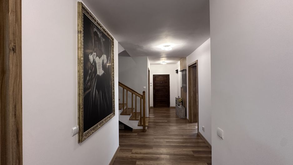 Gata de locuit! Vanzare casa cu 5 camere in Priboiu, com.Branesti - Poză 32