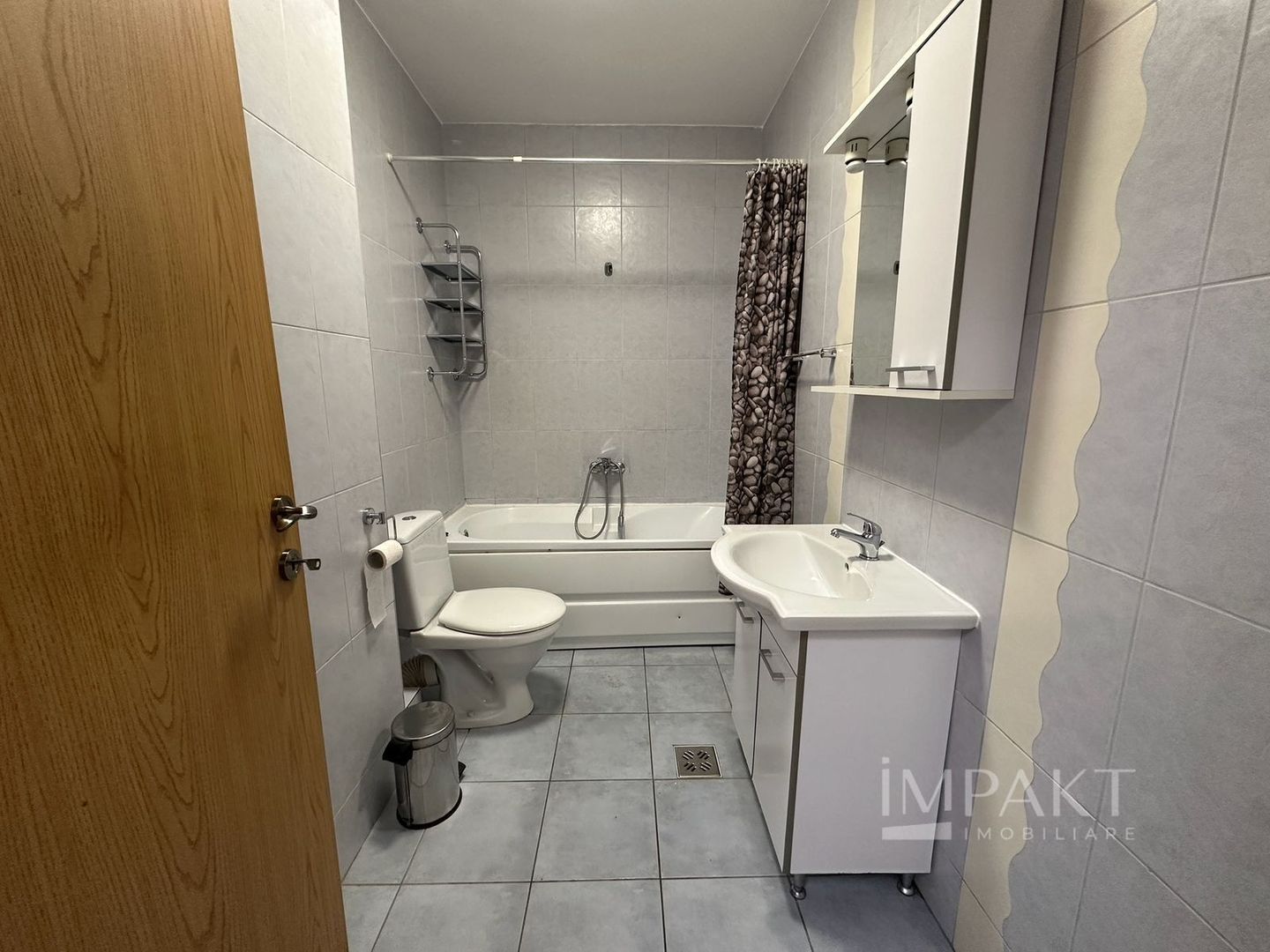 Apartament de inchiriat cu 3 camere,zona semicentrala! - Poză 10