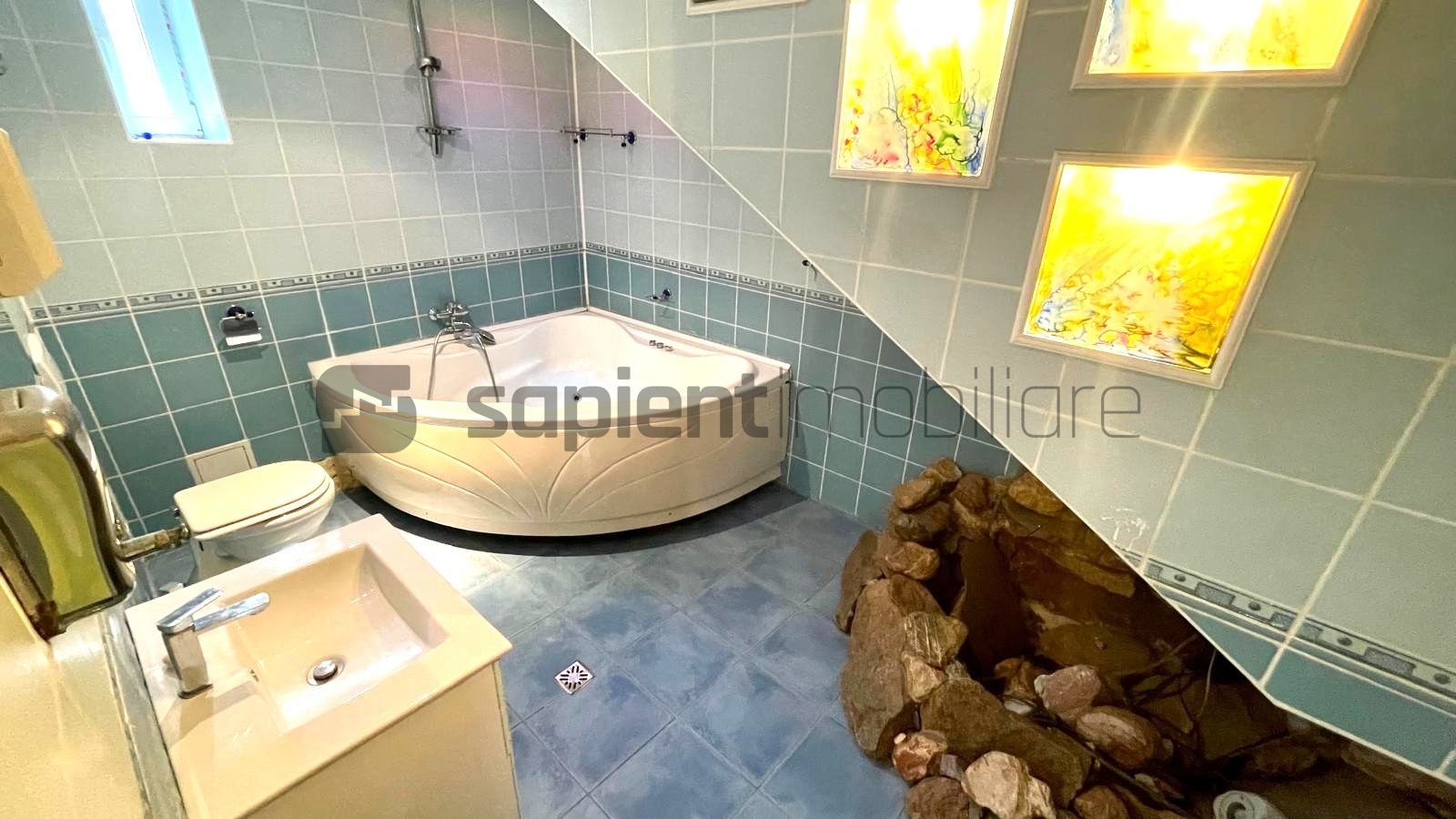 Casă ideală pentru familie, 263 mp cu garaj in Calea Aradului - Poză 5