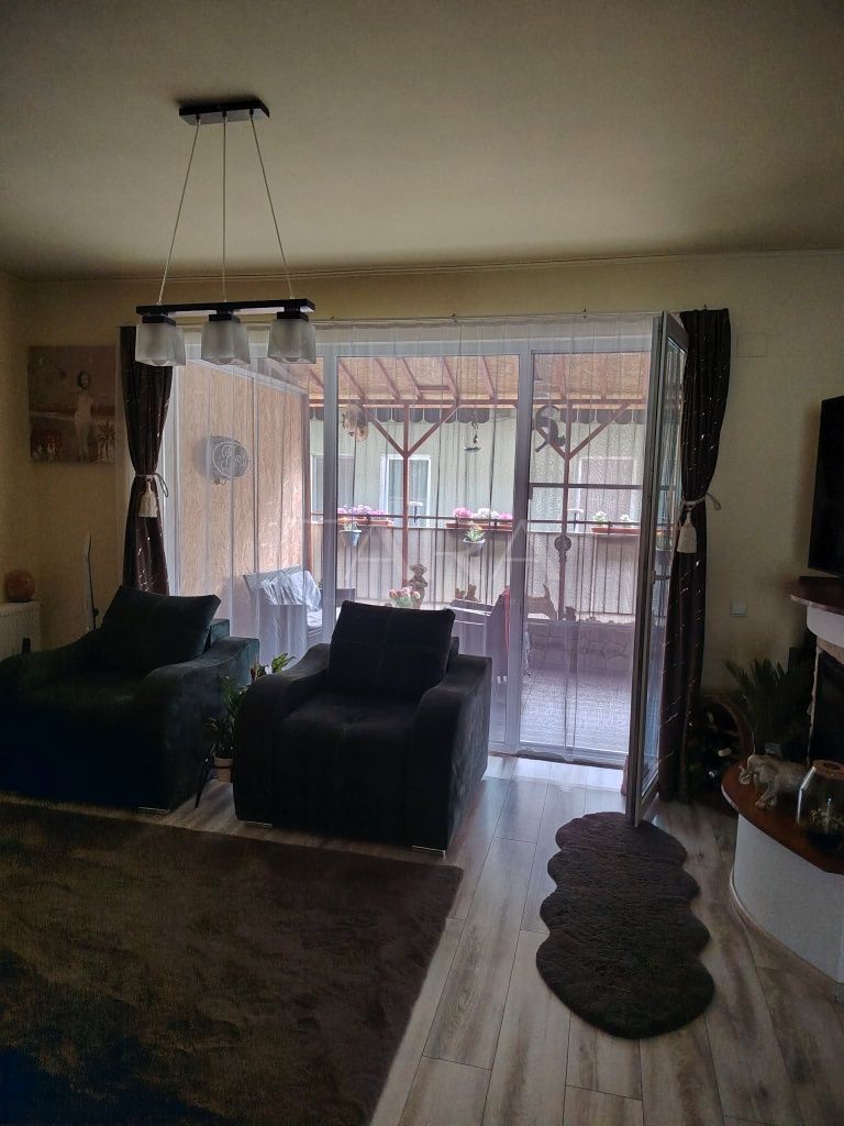 Apartament spațios cu terasă de 20 mp – zonă de case, liniște totală. - Poză 1