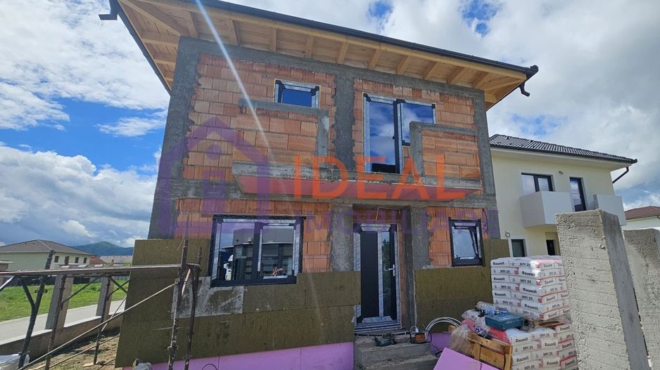 Casa Individuala cu 4 camere si gradina, in Cristian - Poză 5