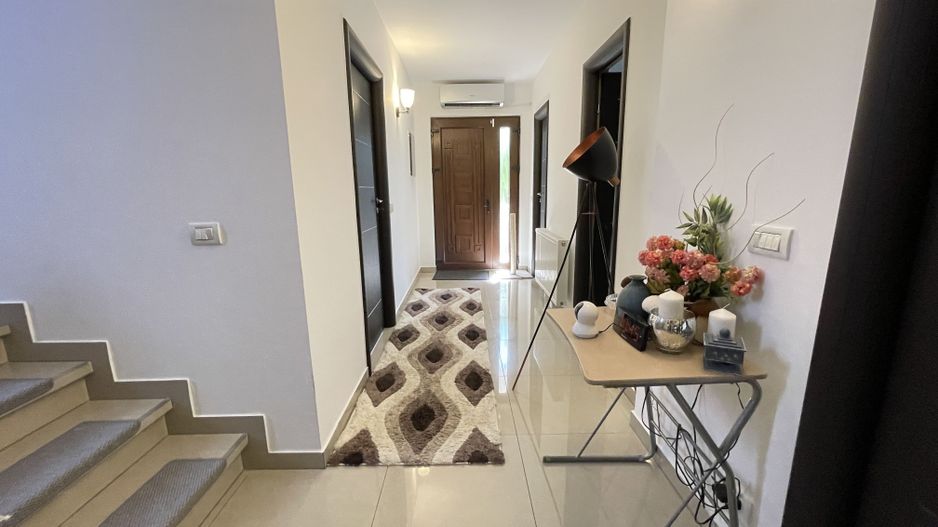 Locuinta eleganta cu finisaje premium - Poză 8