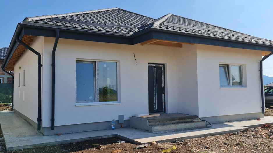 Casa individuala 3 camere cartier Izvor Tarlungeni Brasov - Poză 1