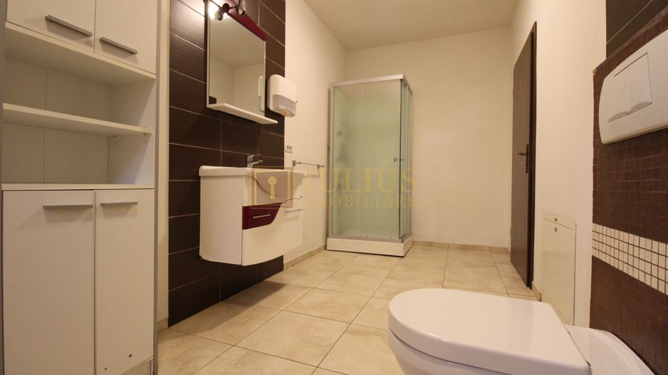 Zona Cetatii; 6 incaperi, ideal pentru sediu firma. - Poză 11