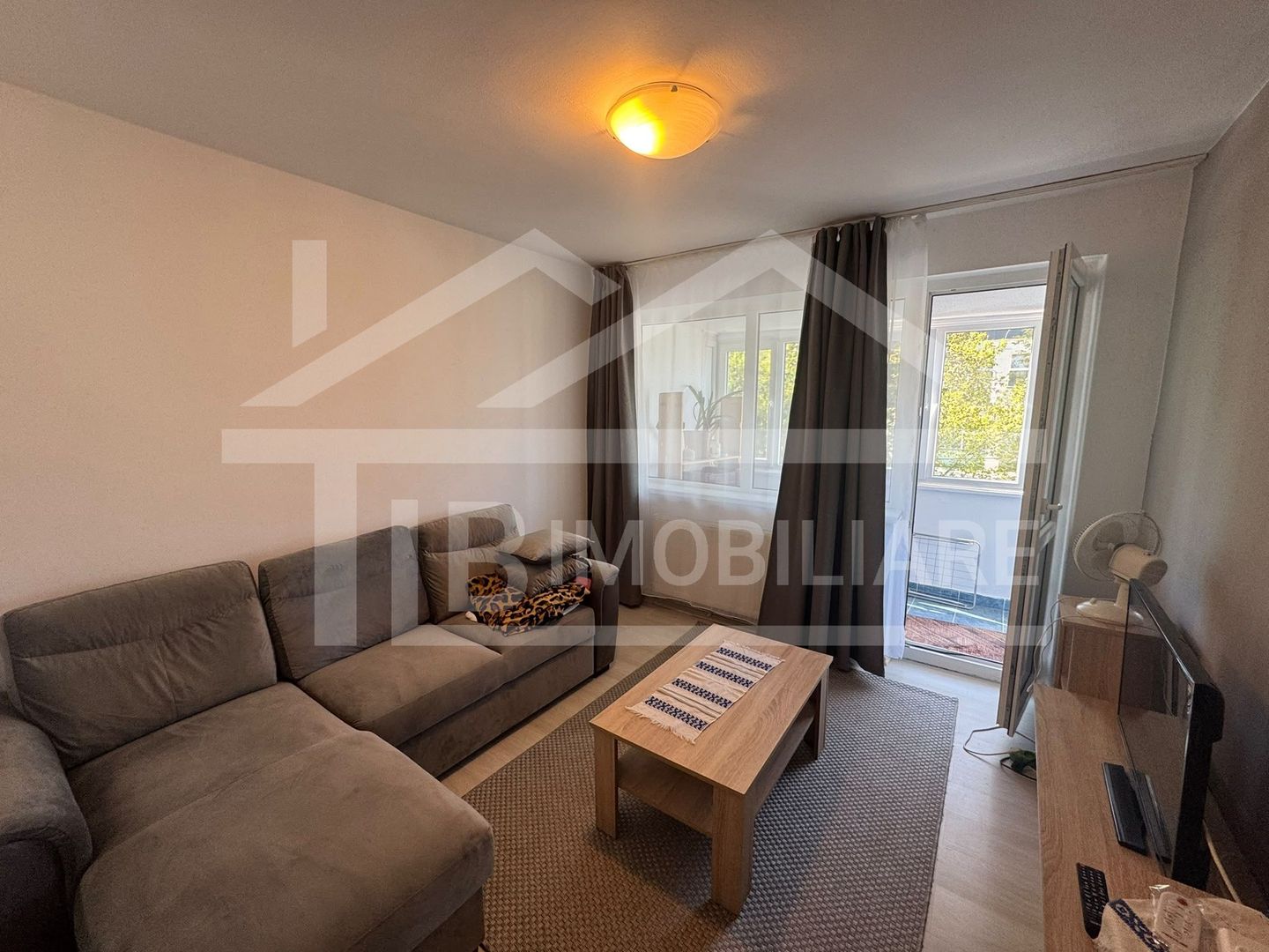 Apartament cu 2 camere, 50 mp, decomandat, Zona Aleea Carpati - Poză 1