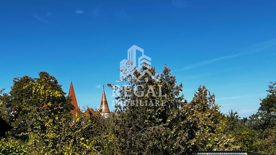 Proprietate cu 2 case și 770 mp teren – vedere spre Castel - Poză 2