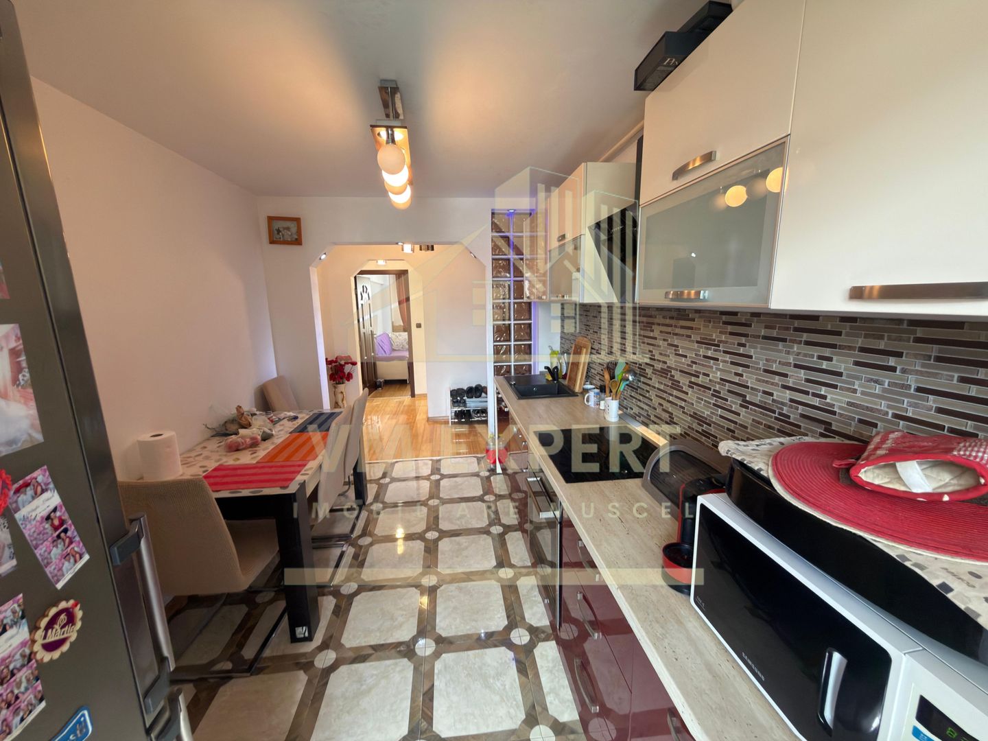 APARTAMENT 3 CAMERE ETAJ 3 VIȘOI CAMPULUNG - Poză 10