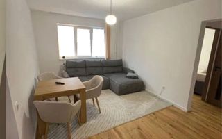 Apartament renovat cu 3 camere, în zonă liniștită și bine conectată. - Poză 1