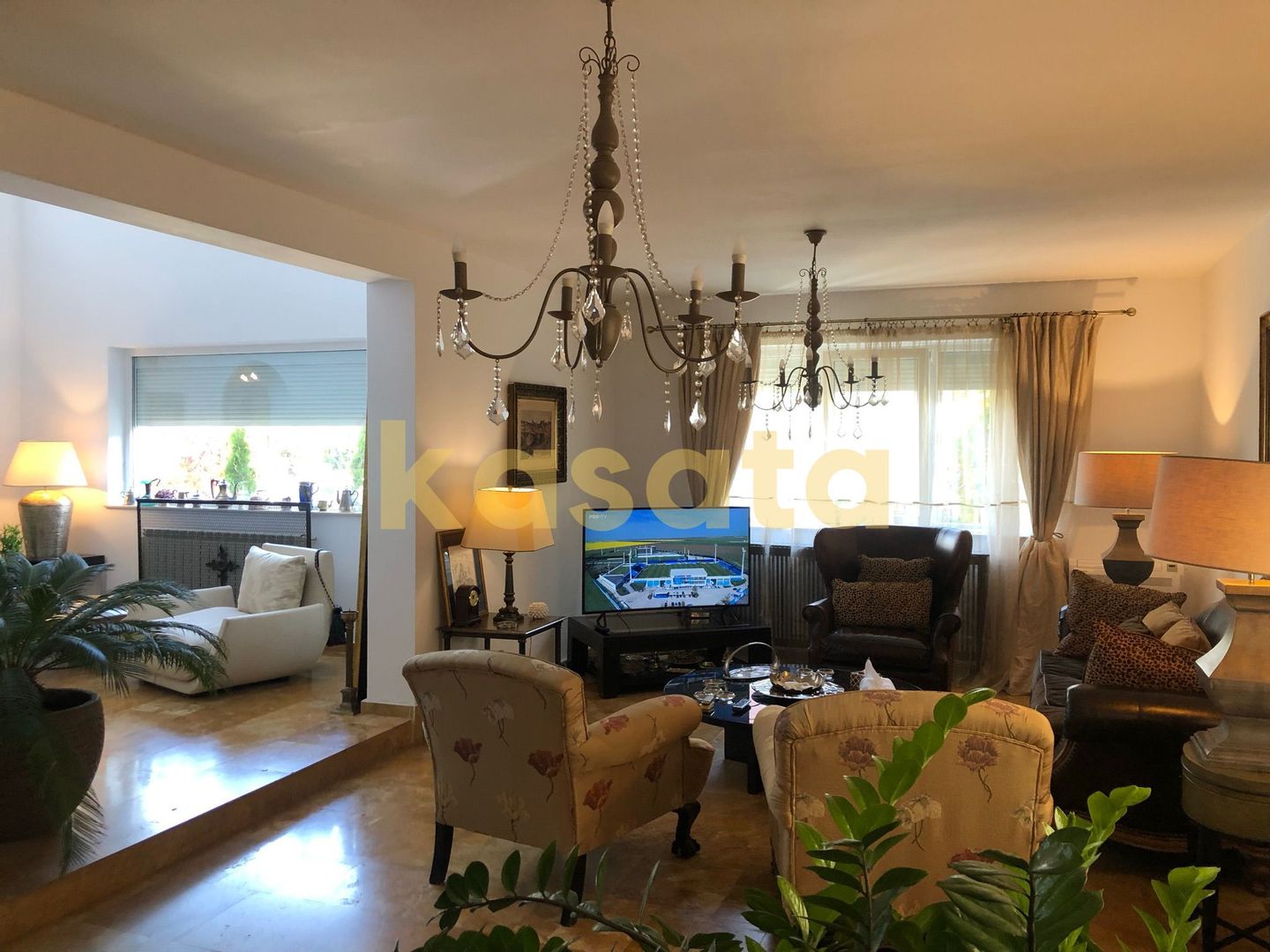 Vila deosebita 11 camere Erou Iancu Nicolae - Poză 4