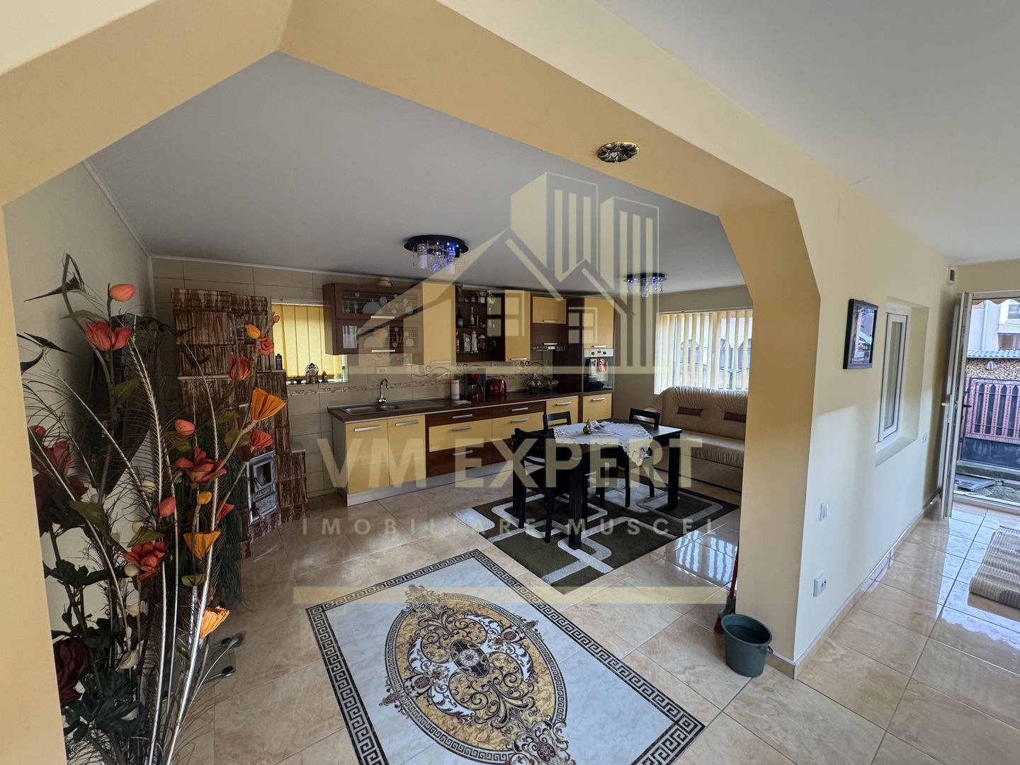 VILA 5 CAMERE, TEREN 600 MP, RUCAR - Poză 2