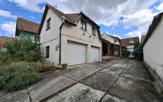 Casă cu doua corpuri de cladire de vânzare în Cornățel (an constructie 2003) - Poză 3