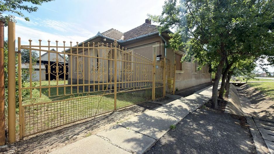 Casă 4 camere, Teren 1955 mp Str. Vezendiului Nr. 366 - Loc. Petrești, Satu Mare - Poză 2