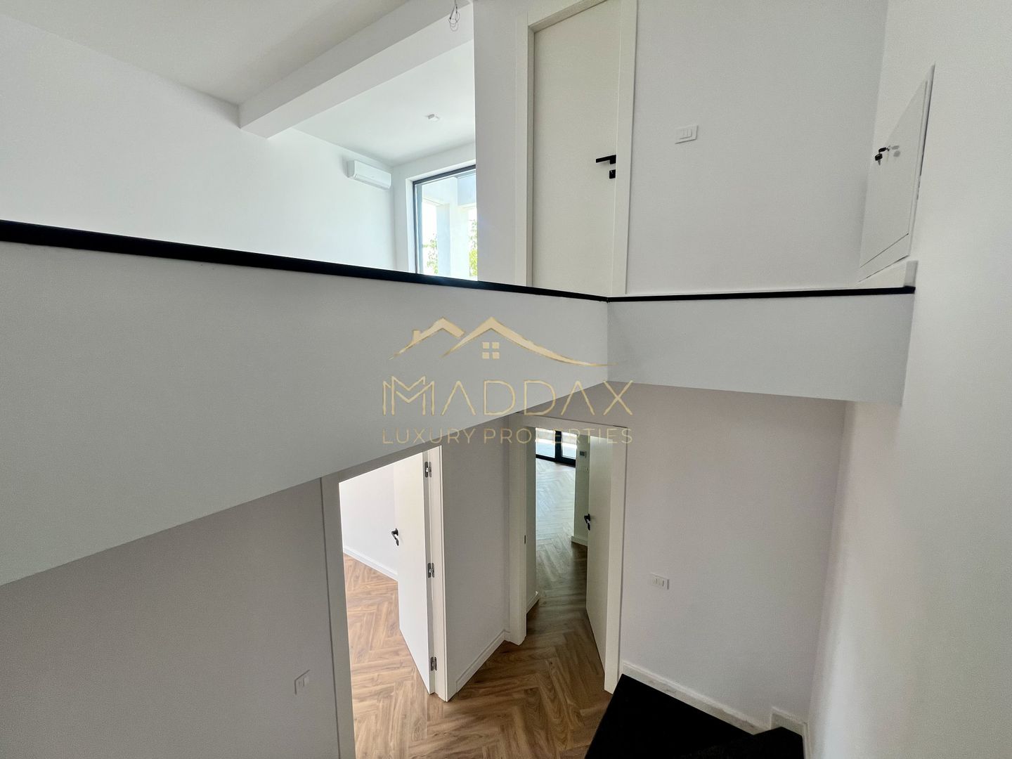 Vilă **6 camere  **451mp // Zona Iancu Nicolae - Poză 51