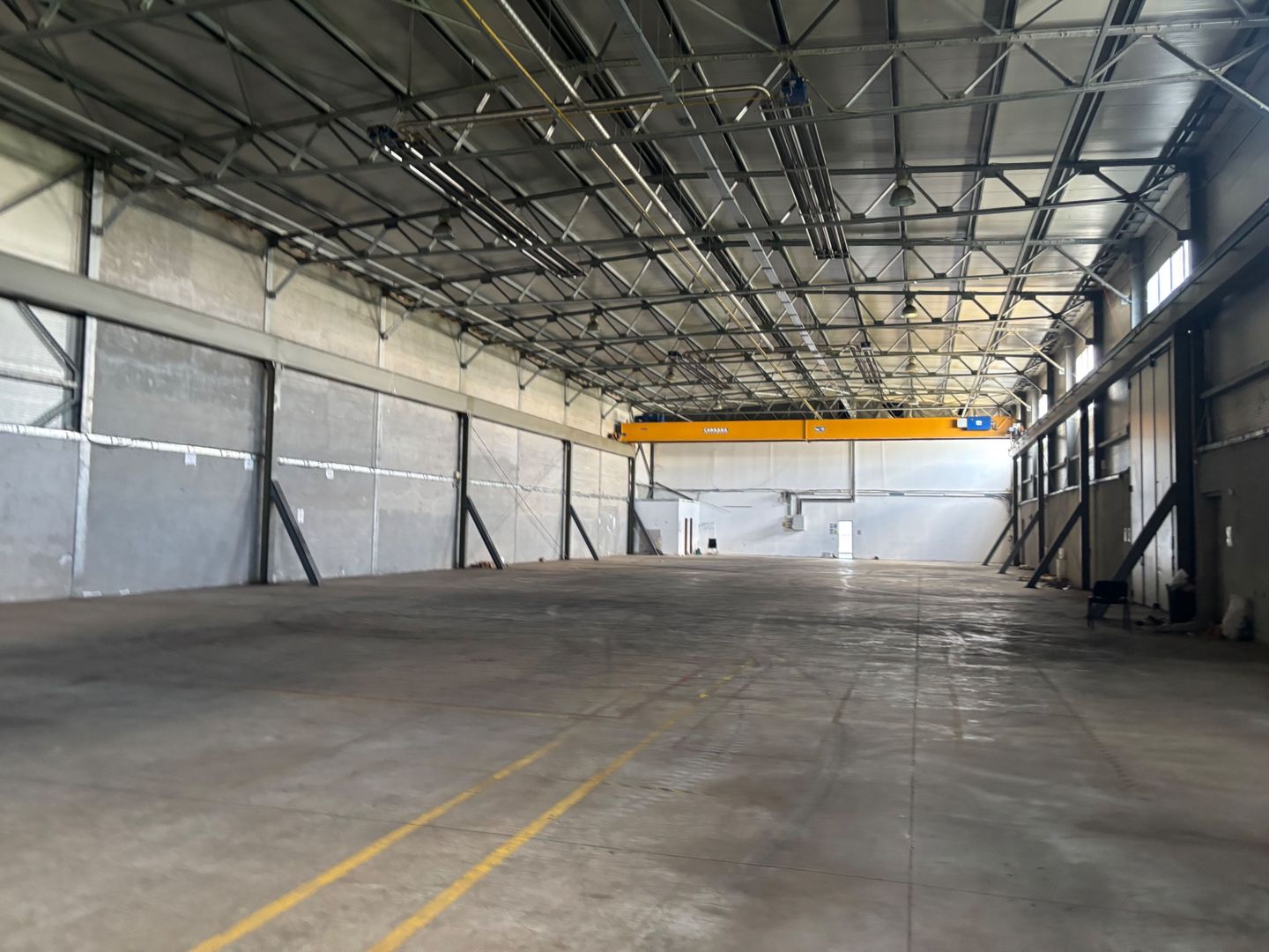 Depozit cu showroom de inchiriat de 1600 mp - Poză 11