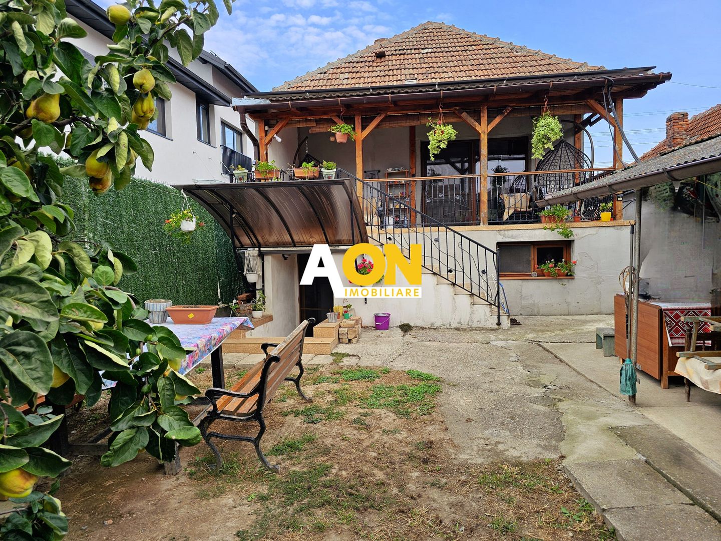 Casa 3 camere, 554 mp teren, pretabila pentru birouri, zona Lipoveni - Poză 1