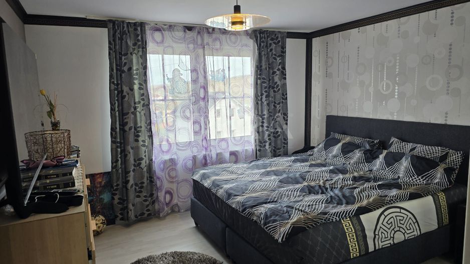 Casă spațioasă, 556 mp teren – Câmpenești, mobilată și utilată - Poză 4