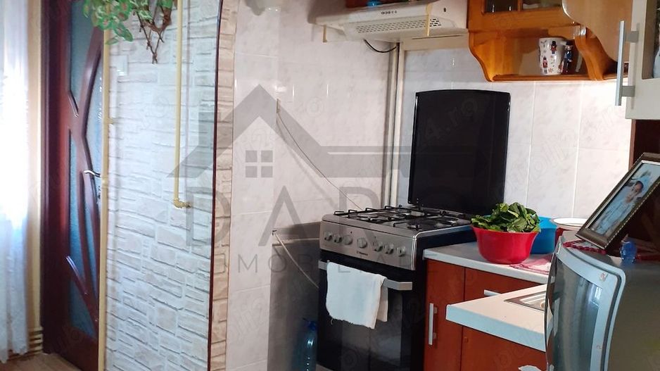 Apartament cu 3 camere de vanzare - Poză 1