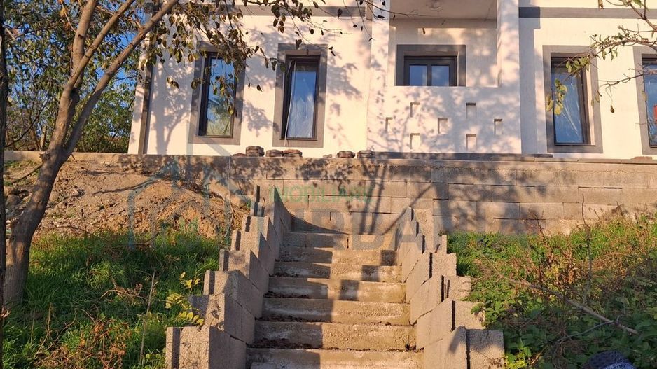 Vând casă P+M (2020) cu teren 1500m, Țigănași stradă principală - Poză 2